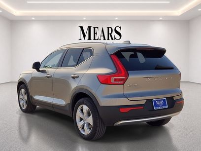 Used 2022 Volvo XC40 T5 Momentum