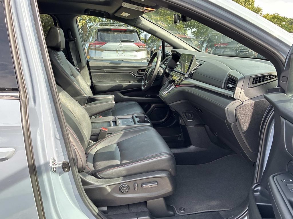 Used 2025 Honda Odyssey Sport-L image 10