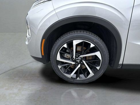 Used 2024 Mitsubishi Outlander SE image 37