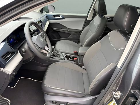 Used 2023 Volkswagen Taos SE w/ Panoramic Sunroof Package AWD/4WD image 9