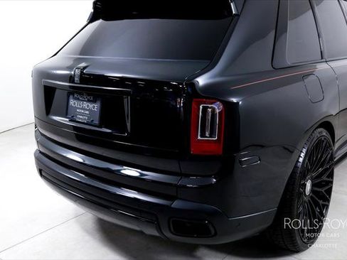 Certified 2022 Rolls-Royce Cullinan w/ Dark Exterior Package image 44