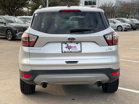 Used 2018 Ford Escape SE image 6