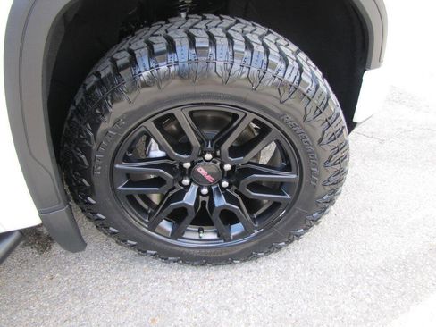 Used 2020 GMC Sierra 1500 Elevation w/ Elevation Value Package image 37