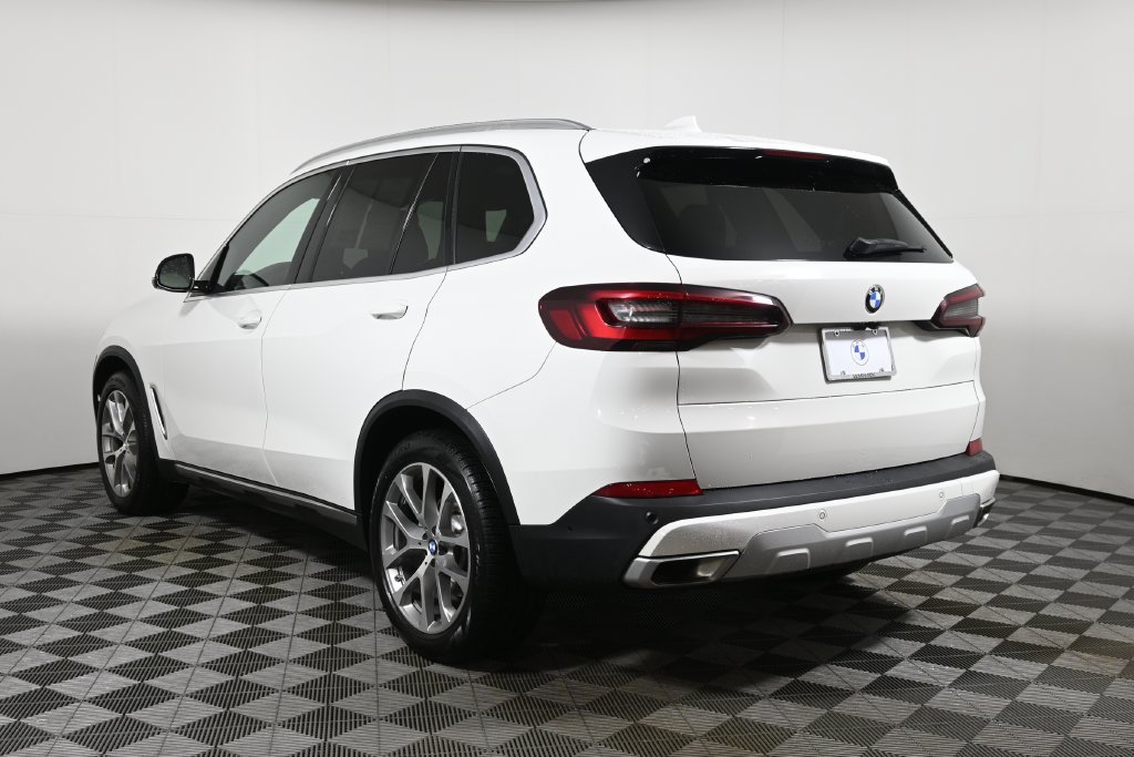 Used 2023 BMW X5 xDrive40i w/ Parking Assistance Package AWD/4WD image 5