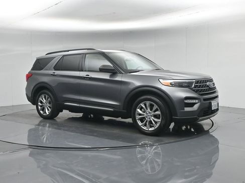Certified 2023 Ford Explorer XLT w/ Equipment Group 202A RWD image 31
