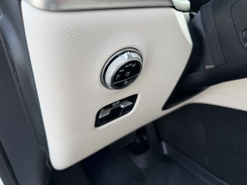 Certified 2024 Mercedes-Benz GLC 300 image 17