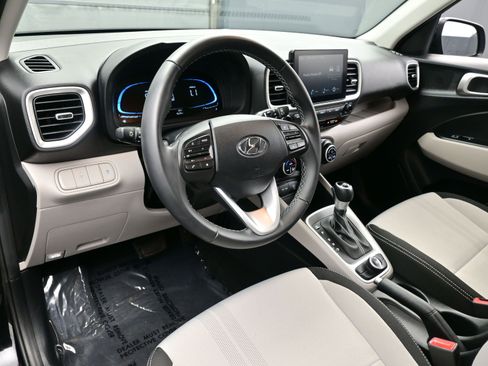 Certified 2025 Hyundai Venue SEL image 12