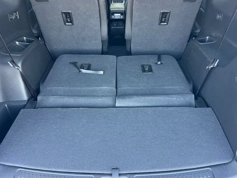 Used 2023 GMC Acadia SLE w/ Driver Convenience Package FWD image 18