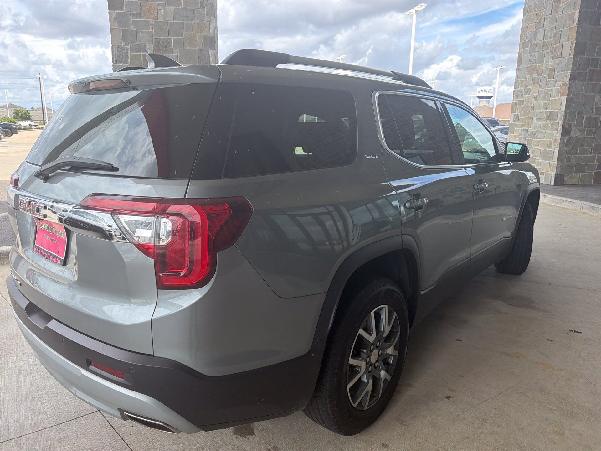 Used 2023 GMC Acadia SLT FWD image 10