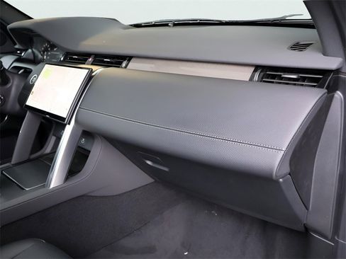 New 2025 Land Rover Discovery Sport Dynamic SE image 23