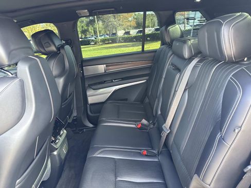 Used 2026 Cadillac Vistiq Luxury image 15