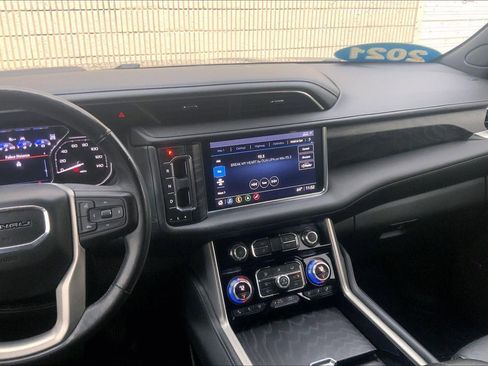 Used 2021 GMC Yukon Denali w/ Denali Premium Package image 6