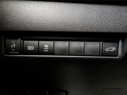 Certified 2023 Toyota Venza LE AWD/4WD image 31