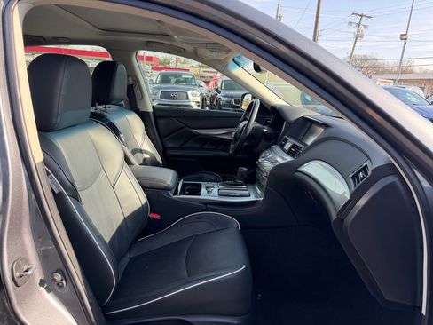 Used 2016 INFINITI Q70 3.7 image 23
