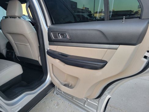 Used 2018 Ford Explorer XLT w/ Equipment Group 202A AWD/4WD image 24