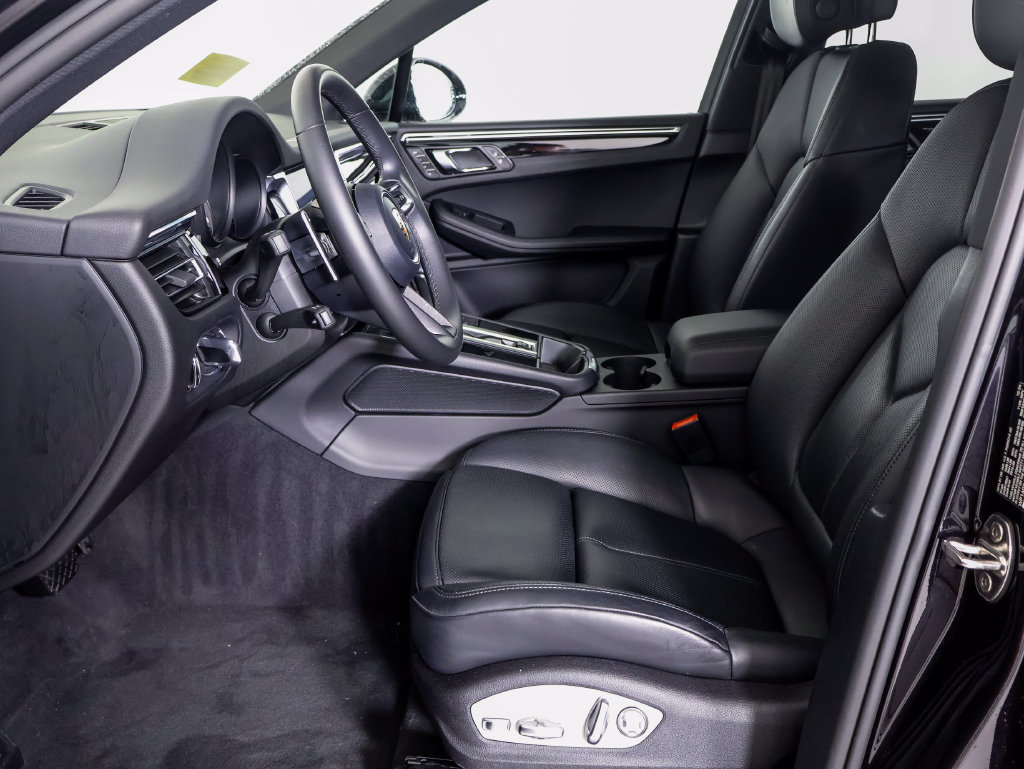 Certified 2025 Porsche Macan S w/ Premium Package Plus AWD/4WD image 5