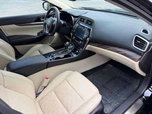 Used 2016 Nissan Maxima Platinum w/ Interior Lighting Package FWD image 26
