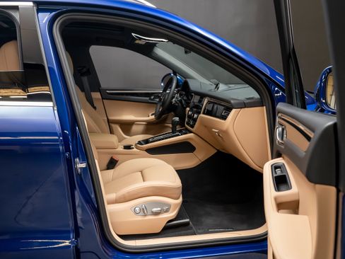 Certified 2026 Porsche Macan AWD/4WD image 32