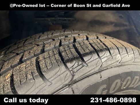 Used 2020 Ford Explorer XLT w/ Class III Trailer Tow Package AWD/4WD image 12