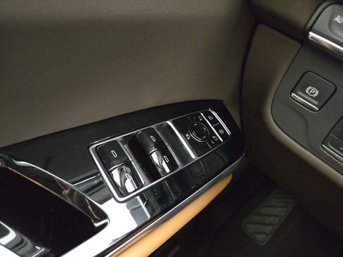 Certified 2025 Cadillac Escalade Premium Luxury w/ LPO, Floor Liner Package AWD/4WD image 31