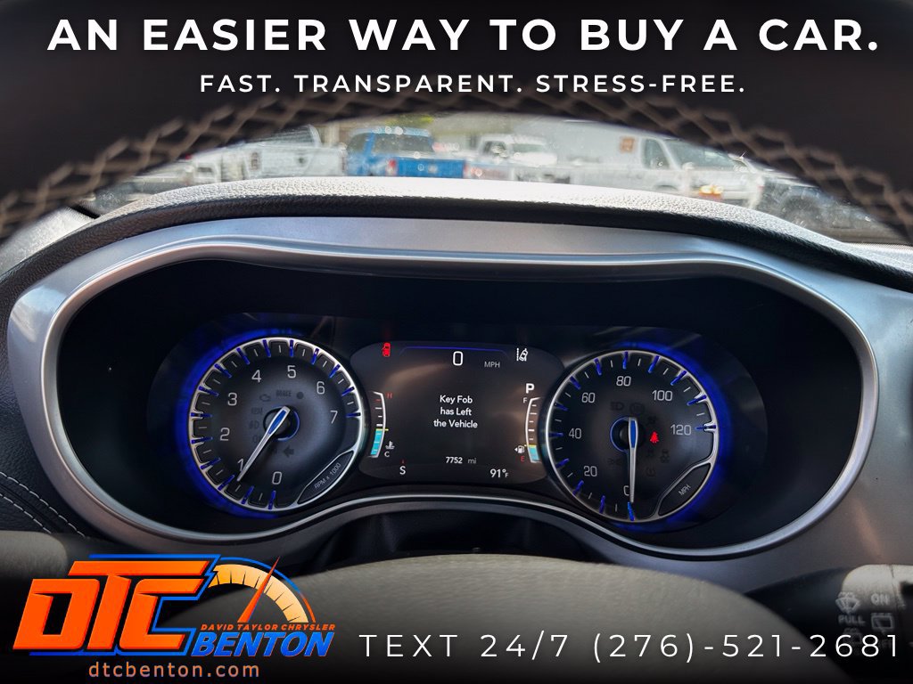 Used 2025 Chrysler Pacifica Limited AWD/4WD image 14