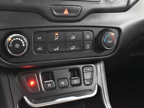 Used 2020 GMC Terrain SLE w/ Elevation Edition FWD image 17