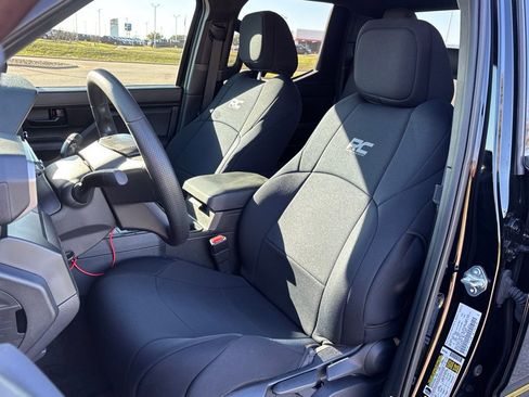 Used 2025 Toyota Tacoma SR image 7