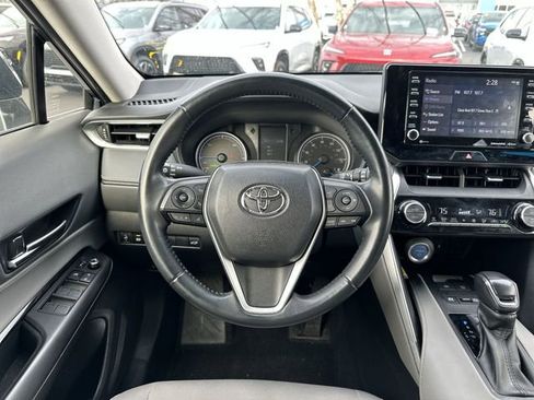 Used 2022 Toyota Venza LE image 14