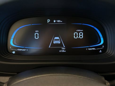 Used 2023 Hyundai Venue SEL w/ Cargo Package image 9