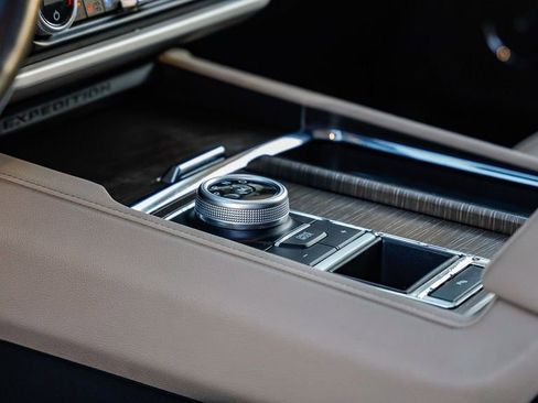 Used 2024 Ford Expedition Max Limited image 25