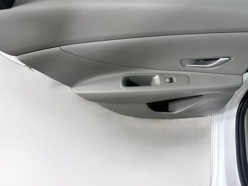 Used 2025 Hyundai Elantra SEL FWD image 25