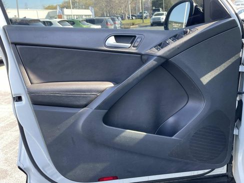 Used 2017 Volkswagen Tiguan S image 15