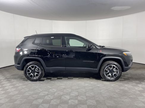 Used 2024 Jeep Compass Trailhawk w/ Trailhawk Elite Group image 5