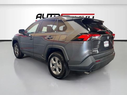 Used 2023 Toyota RAV4 LE AWD/4WD image 5