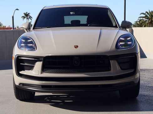 Certified 2024 Porsche Macan image 6