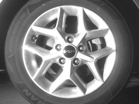 Used 2025 Kia Soul LX w/ LX Technology Package FWD image 20