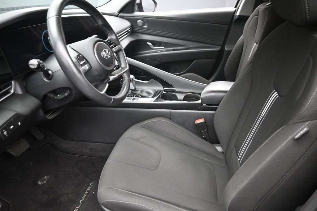 Used 2023 Hyundai Elantra SEL w/ Convenience Package FWD image 16