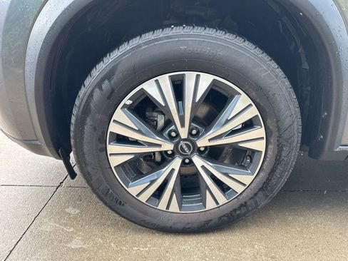 Used 2023 Nissan Rogue SV image 6