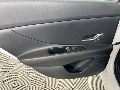 Used 2024 Hyundai Elantra SEL image 23