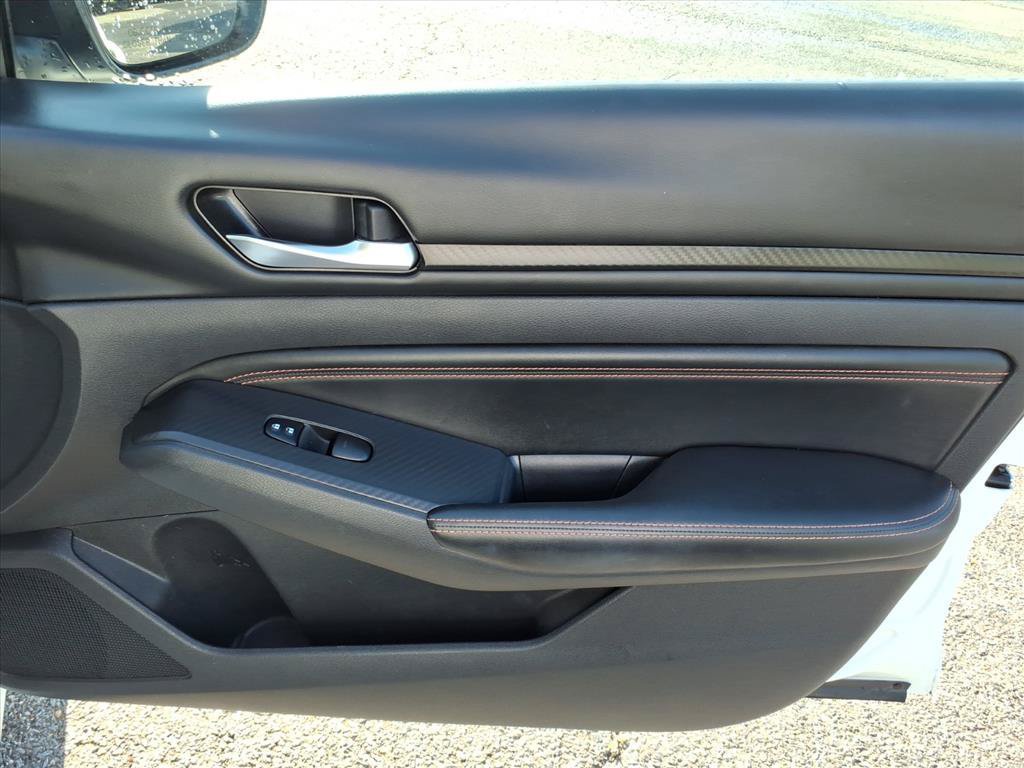 Used 2022 Nissan Altima 2.0 SR FWD image 14