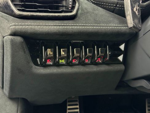 Used 2018 Lamborghini Huracan Performante image 19