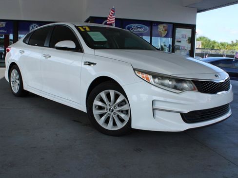 Used 2017 Kia Optima LX FWD image 3