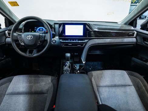 Used 2025 Toyota Camry LE image 11