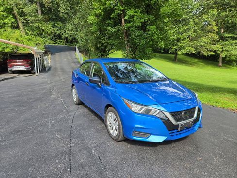 Used 2021 Nissan Versa S FWD image 2