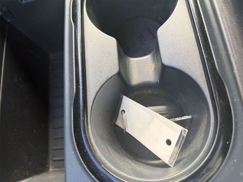 Used 2023 Nissan Titan SV w/ SV Convenience Package image 8