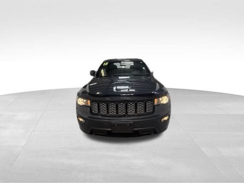 Used 2018 Jeep Grand Cherokee Altitude AWD/4WD image 3