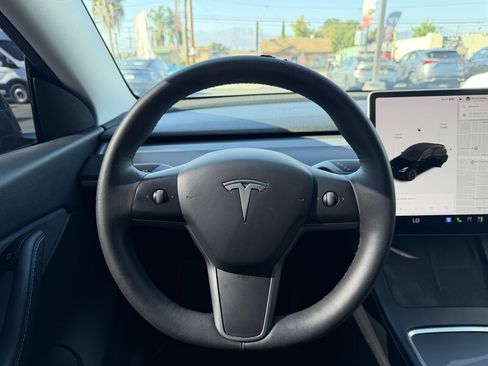 Used 2021 Tesla Model Y Long Range AWD/4WD image 12
