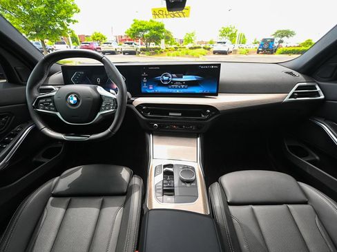 Used 2025 BMW 330i xDrive Sedan AWD/4WD image 31