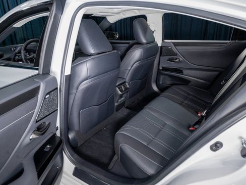 Used 2024 Lexus ES 350 w/ Luxury Package FWD image 13