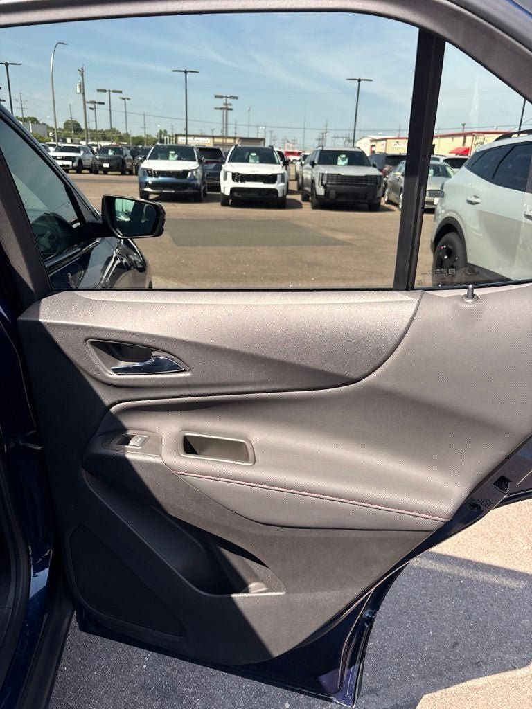 Used 2023 Chevrolet Equinox RS w/ RS Leather Package AWD/4WD image 27